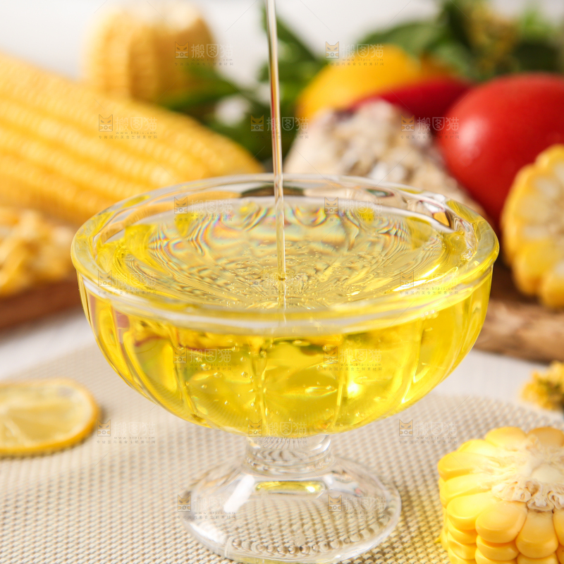 碗里装着食用油