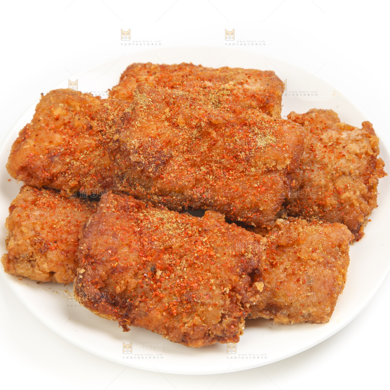 盘子里装着香酥带鱼
