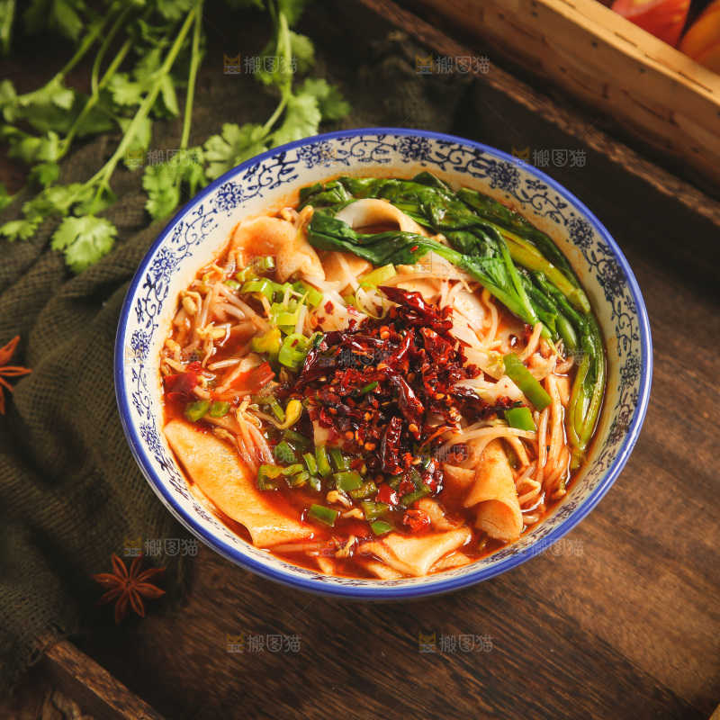 碗里装着手擀面