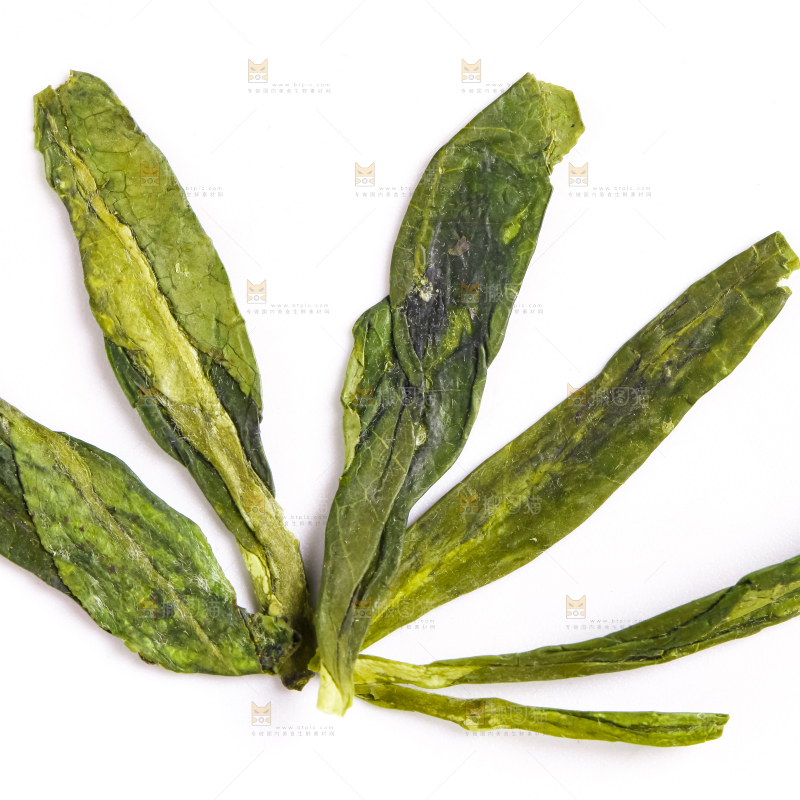 白底上的干茶叶