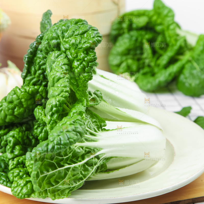 木板上的奶油白菜