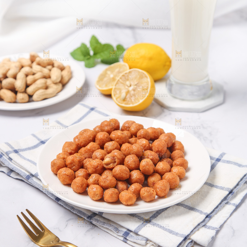 盘子里的多味花生