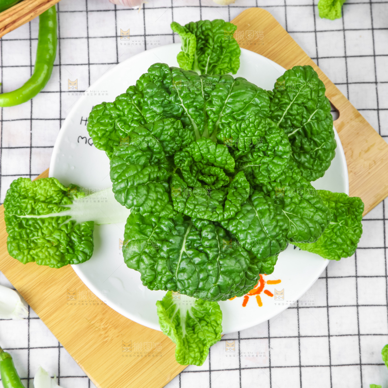 木板上的奶油白菜