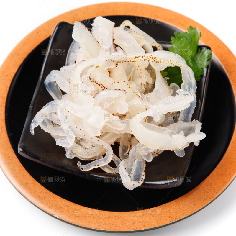 碗里装着海蜇丝