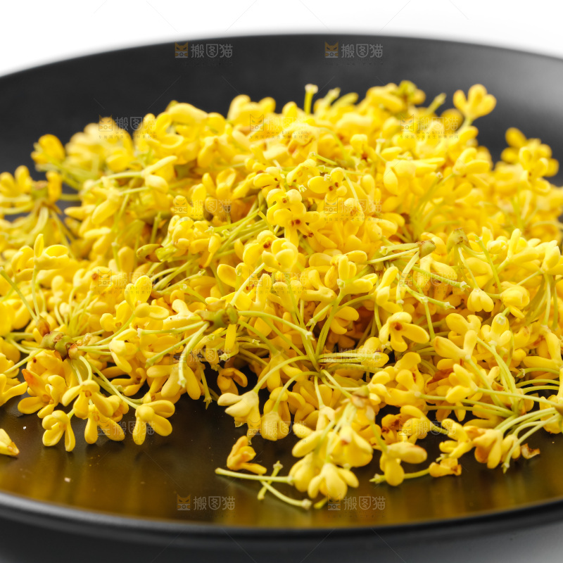 碟子里装着桂花