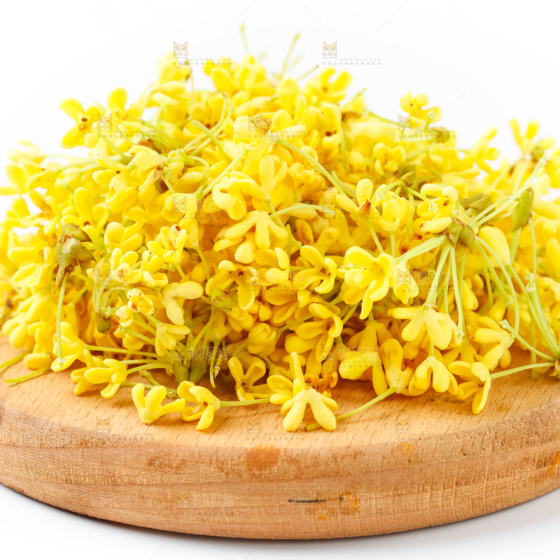 木板上的新鲜桂花