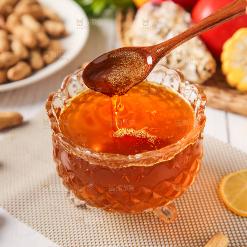 碟子里的料酒