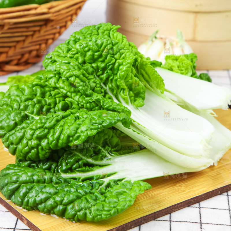 木板上的奶油白菜