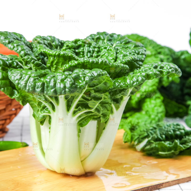 木板上的奶油白菜