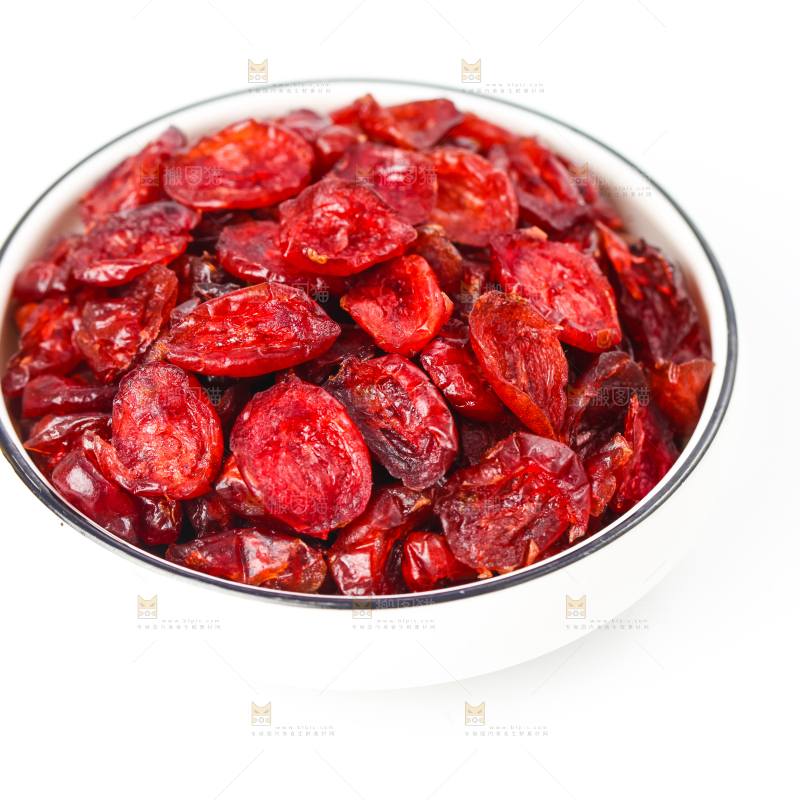 盘子里装着蔓越莓干蜜饯
