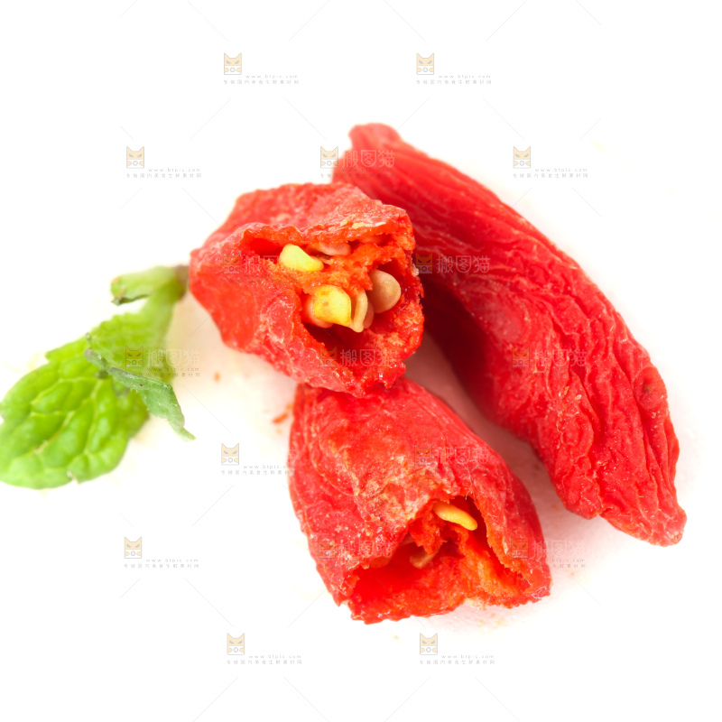 白底上的干枸杞