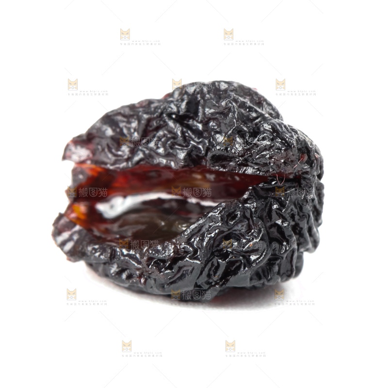 白底上摆放着黑葡萄干