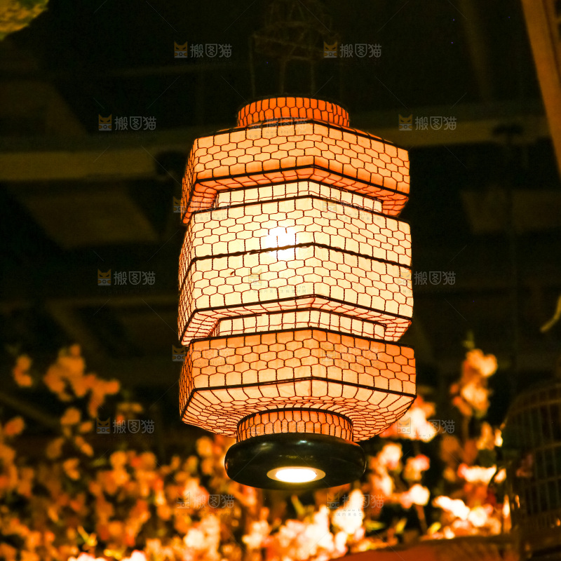 夜市里的古典灯笼