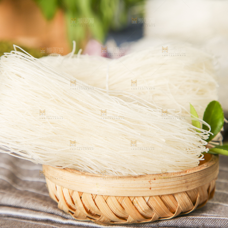 竹篮里放着江西粉丝