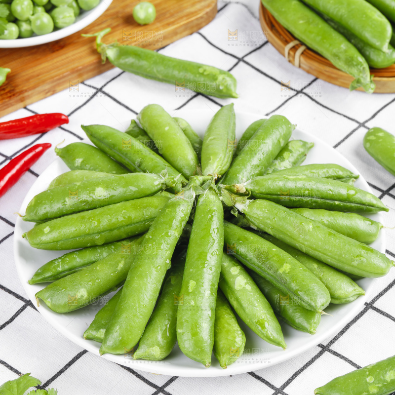 格子底上的青豌豆
