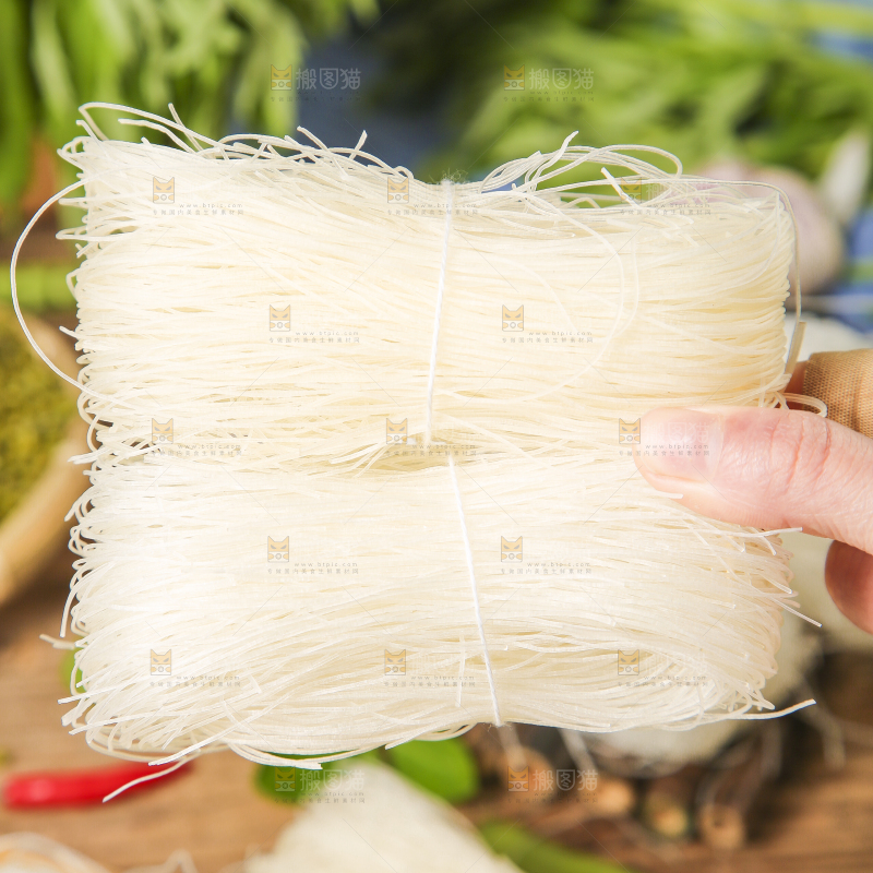 手里拿着江西粉丝