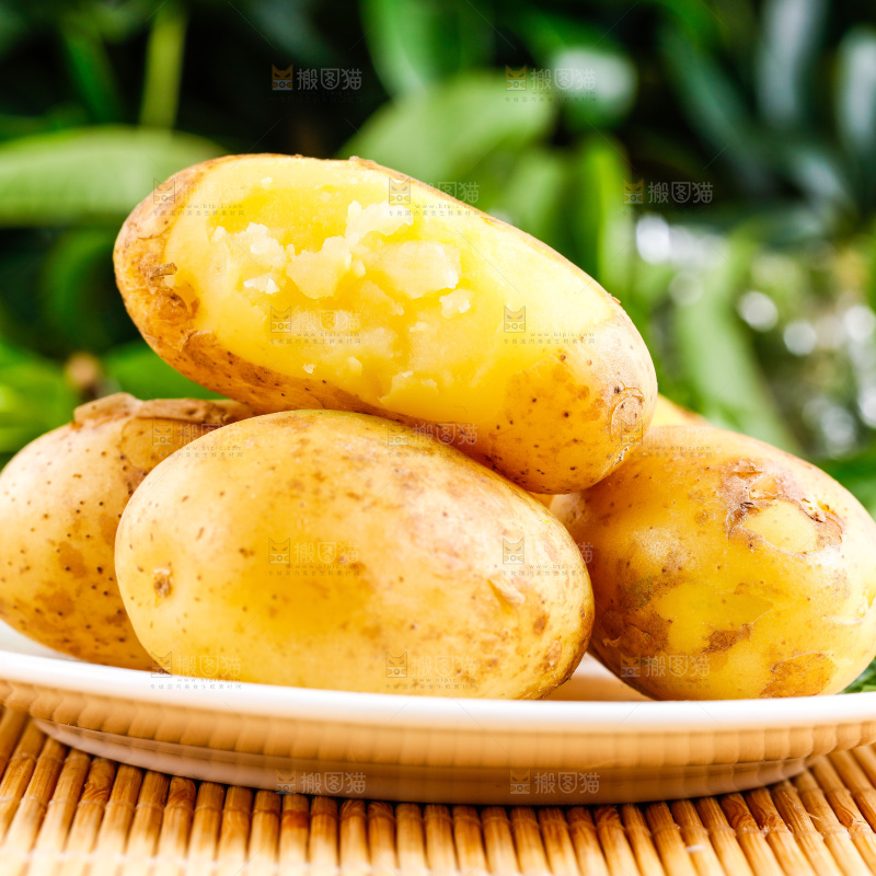 深底上的土豆
