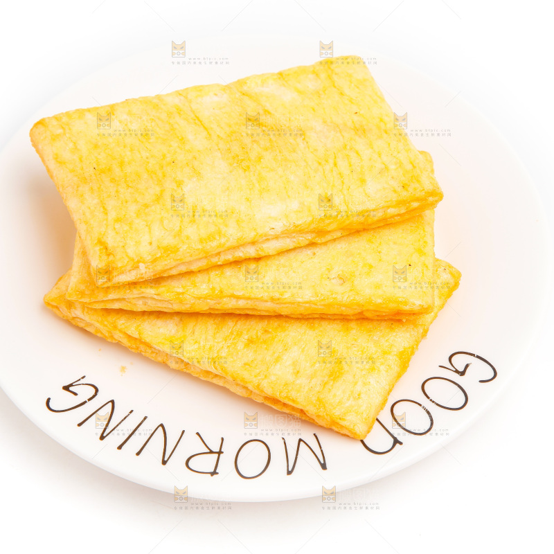 芝士脆饼干放在白底上