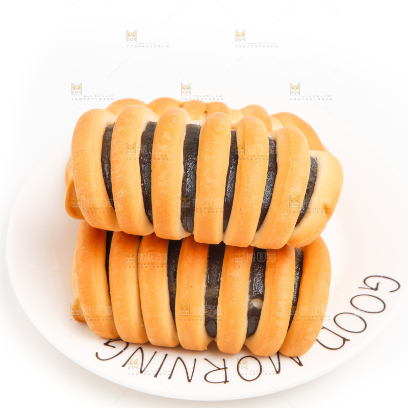 白底上放着海苔面包