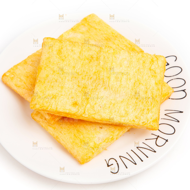 芝士脆饼干放在白底上