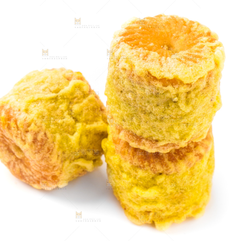 绿豆糕放在白底上