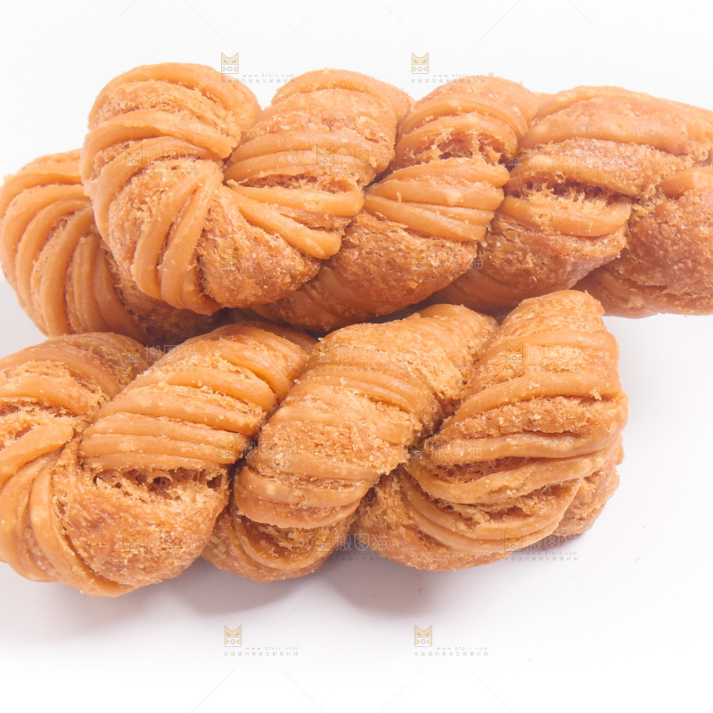 天津麻花放在白底上