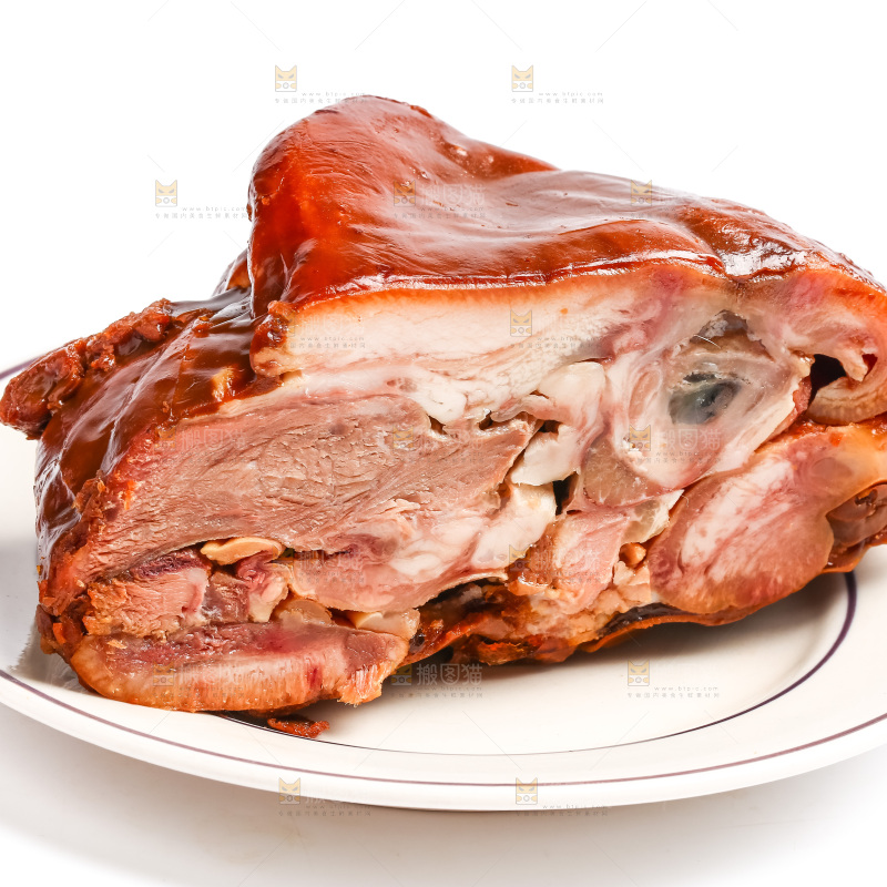 盘子里装着卤肉