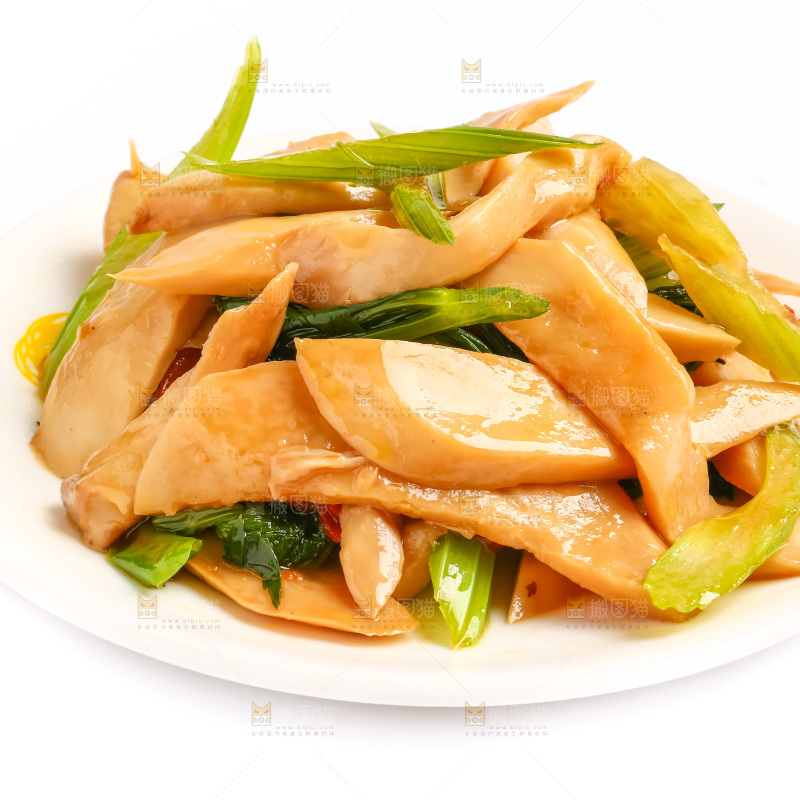 盘子里装着芹菜炒杏鲍菇