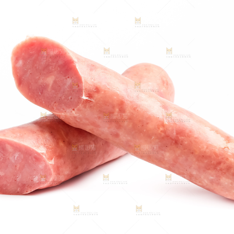 白底上摆放着肉肠
