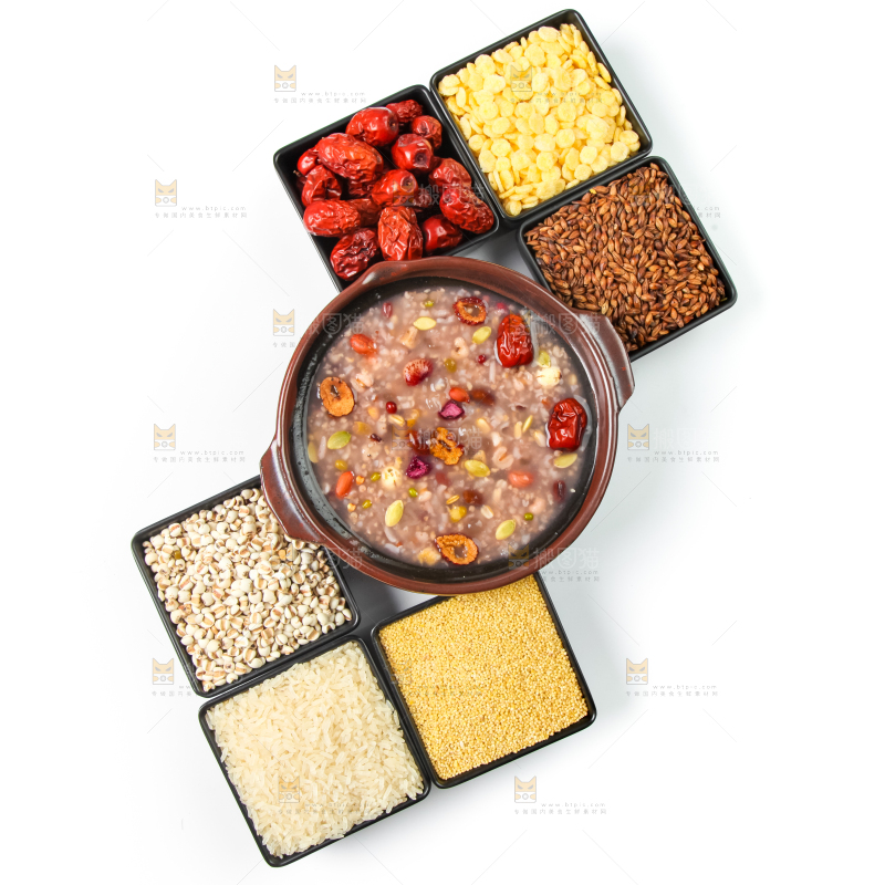 白底上的八宝粥食材和八宝粥