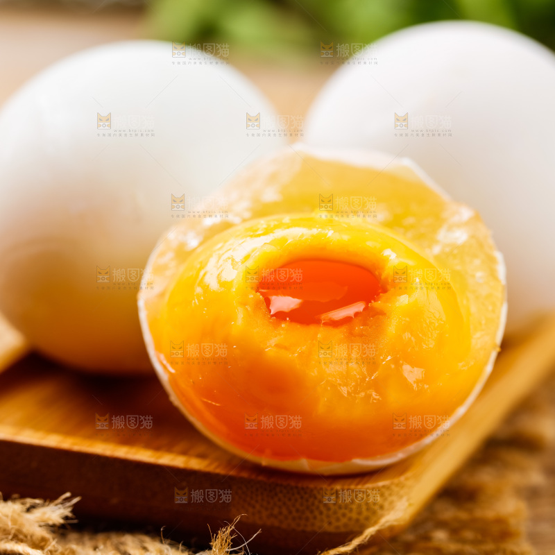 盘子里装着变蛋