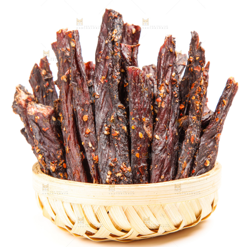 篮子里装着手撕牛肉干