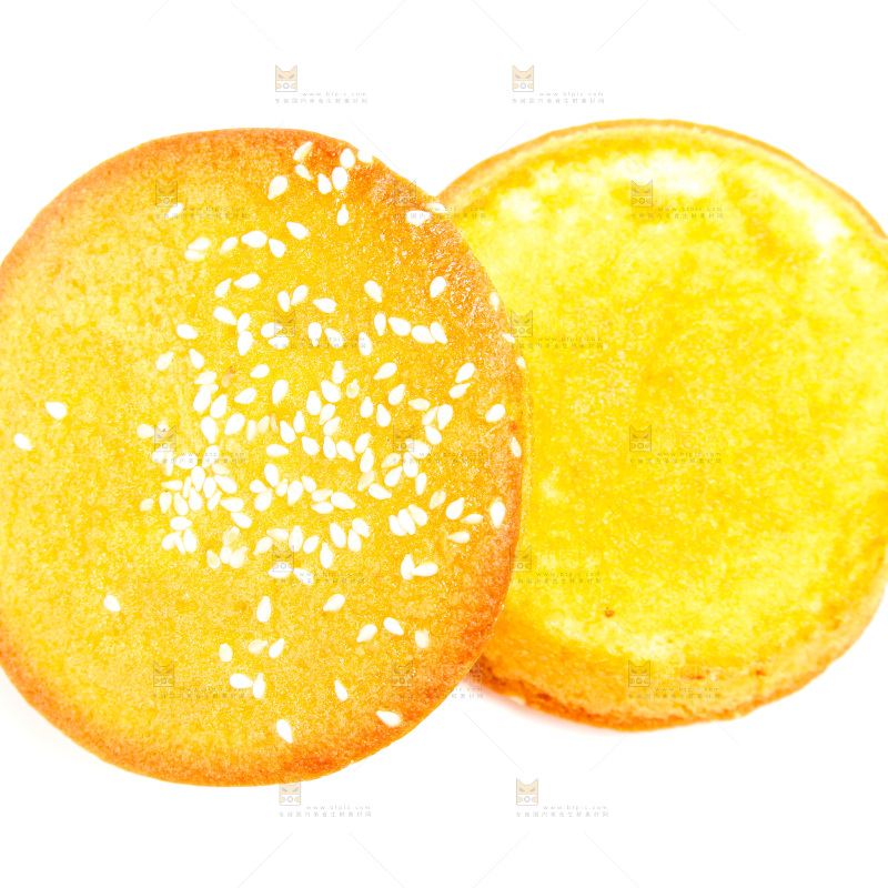 白底上放着小蛋糕