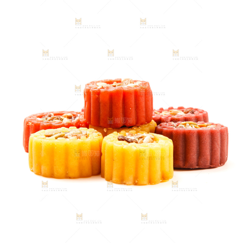 白底上的坚果月饼