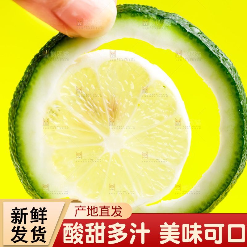 手上拿着挖出果肉的青柠檬薄片
