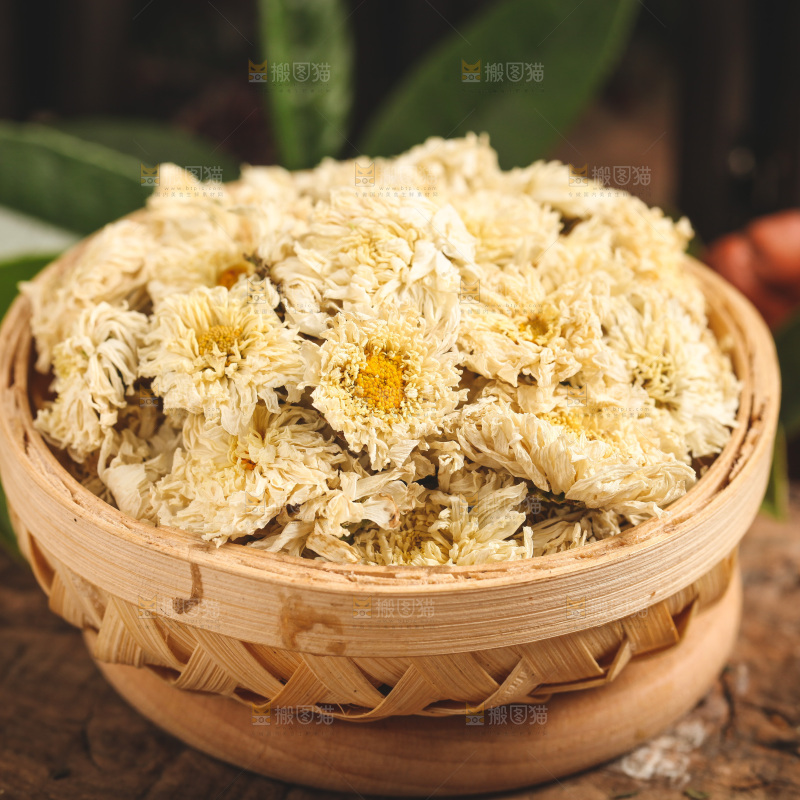木底上放着杭白菊