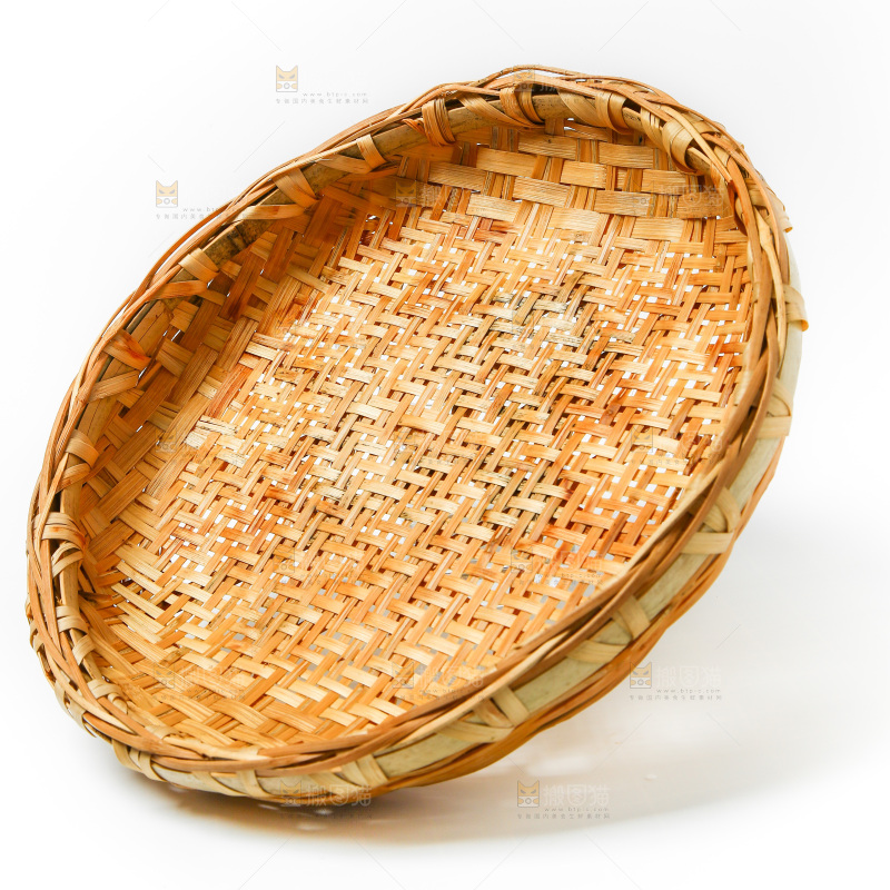 白底上放着篮子
