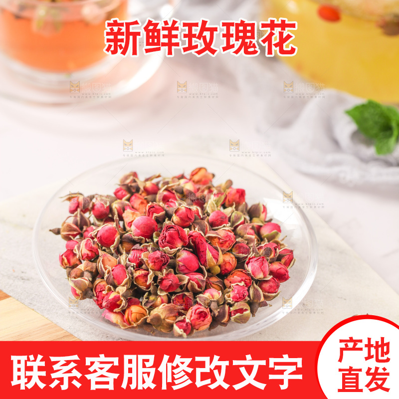 桌上放着一盘玫瑰花