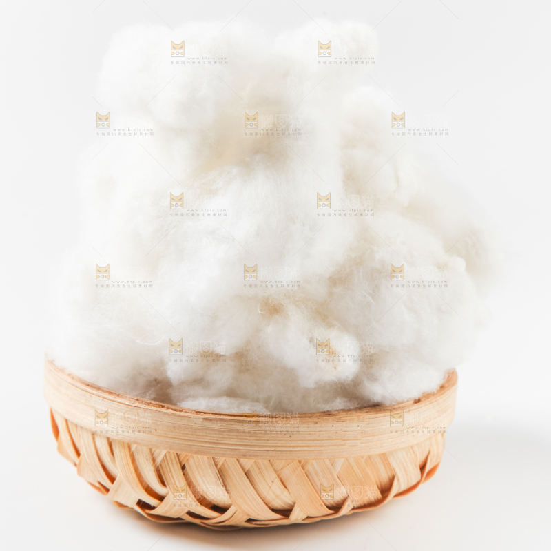 篮子里装着新疆棉花