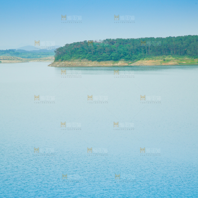 清澈的湖水