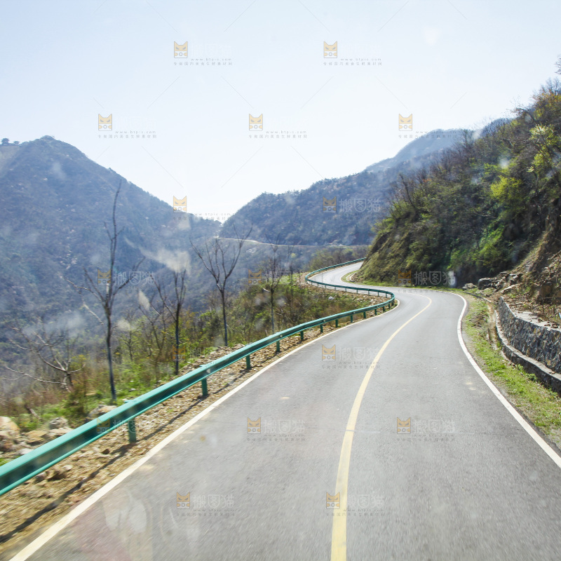 一条盘山公路