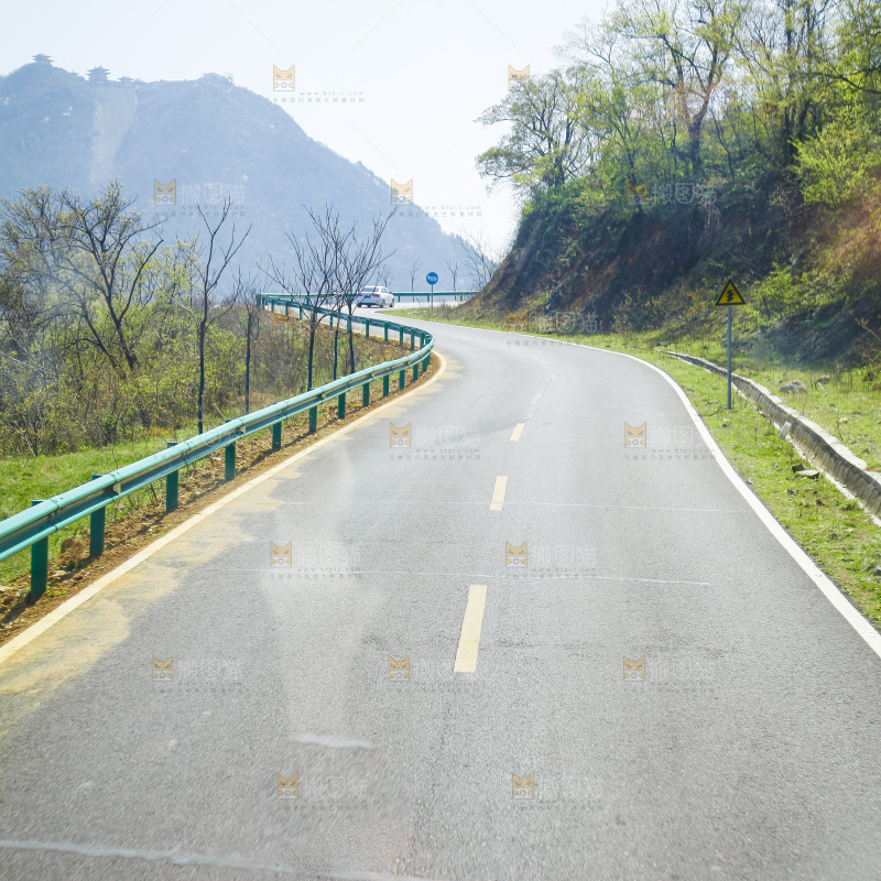 一条盘山公路