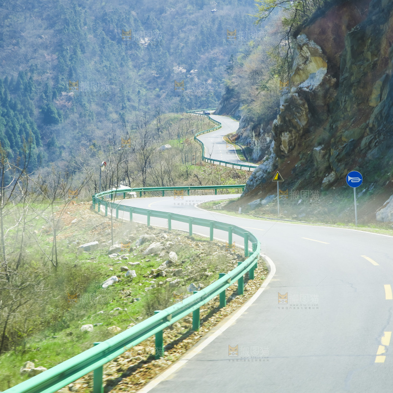 一条盘山公路