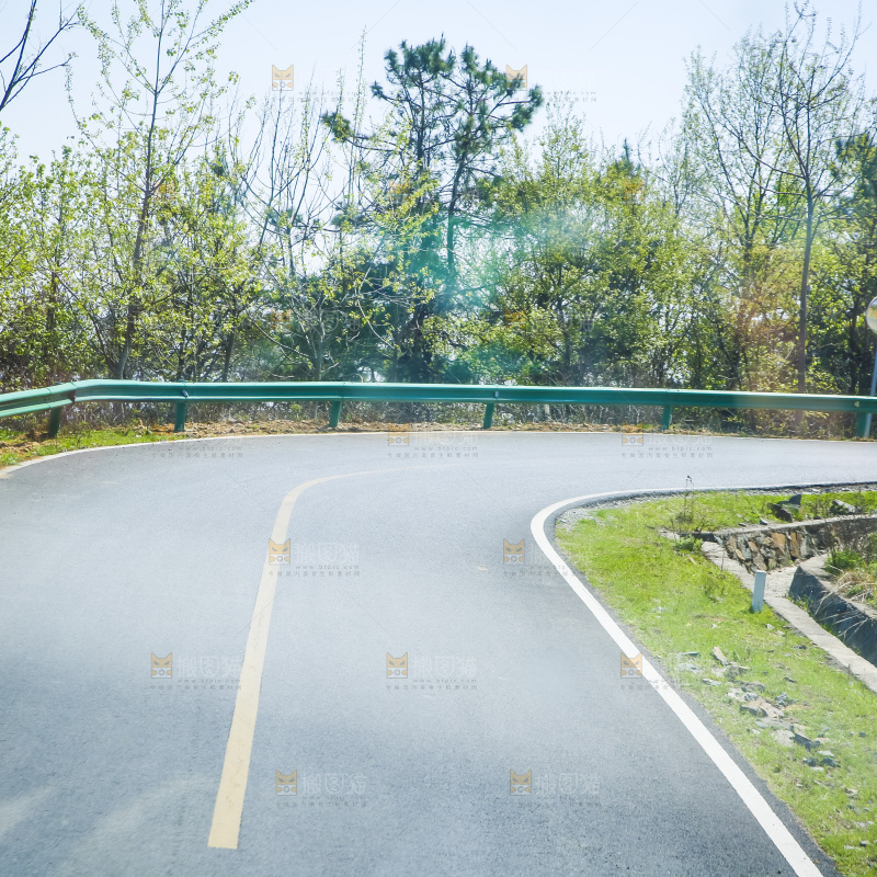 一条盘山公路