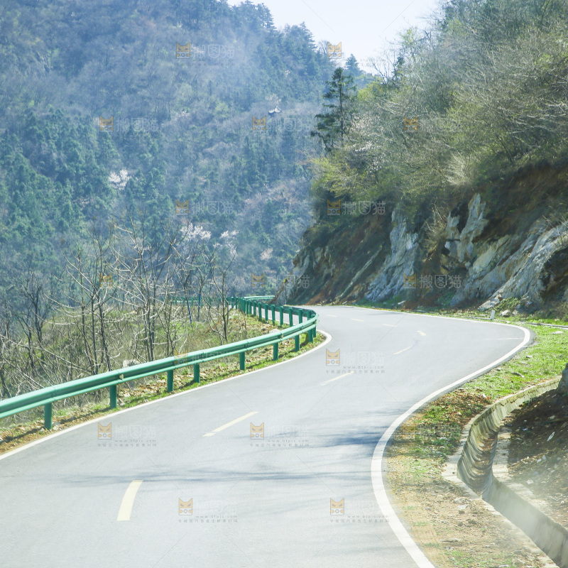 一条盘山公路
