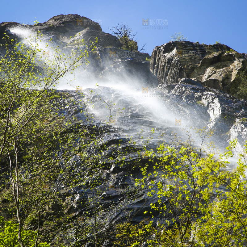 山间流水