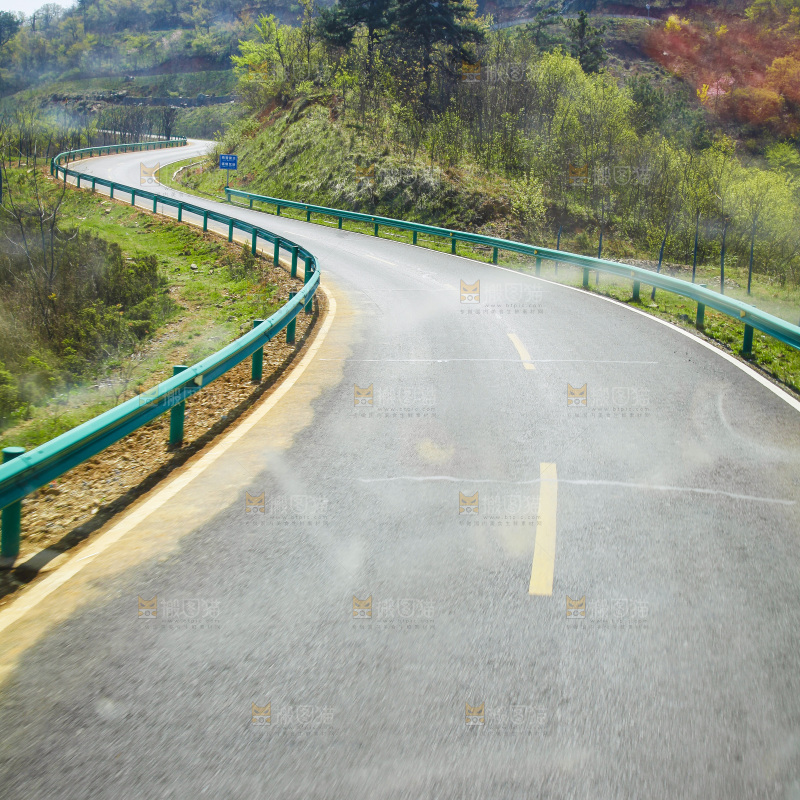 一条盘山公路