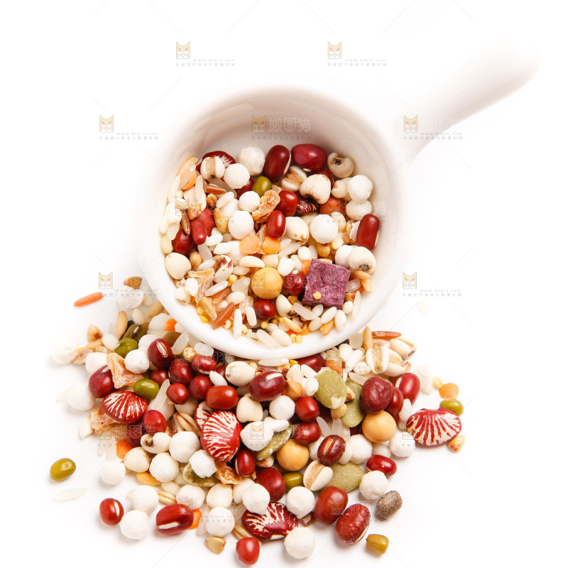 白底上放着八宝粥食材