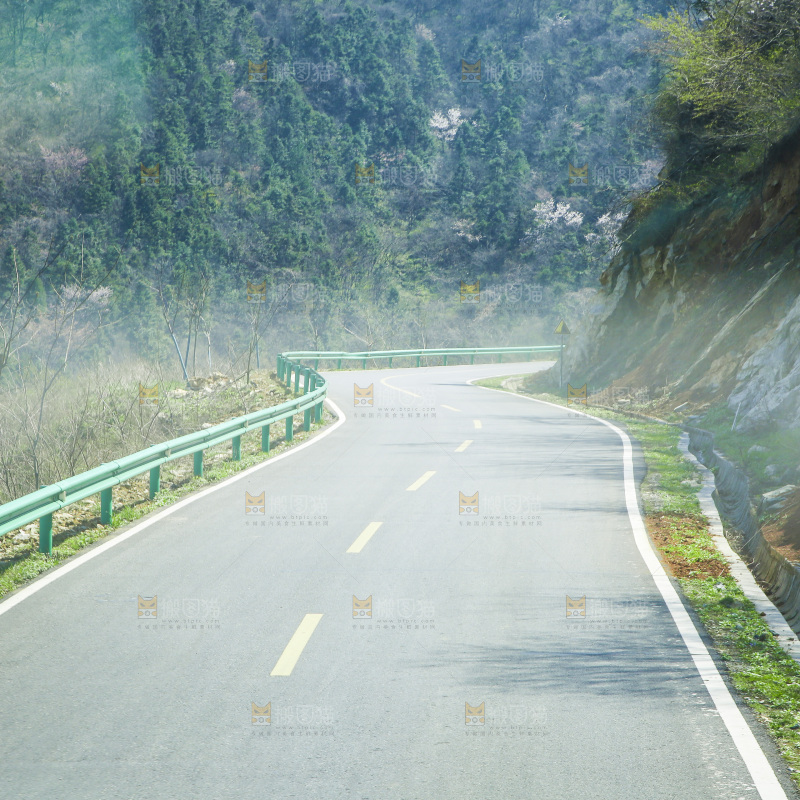 一条盘山公路