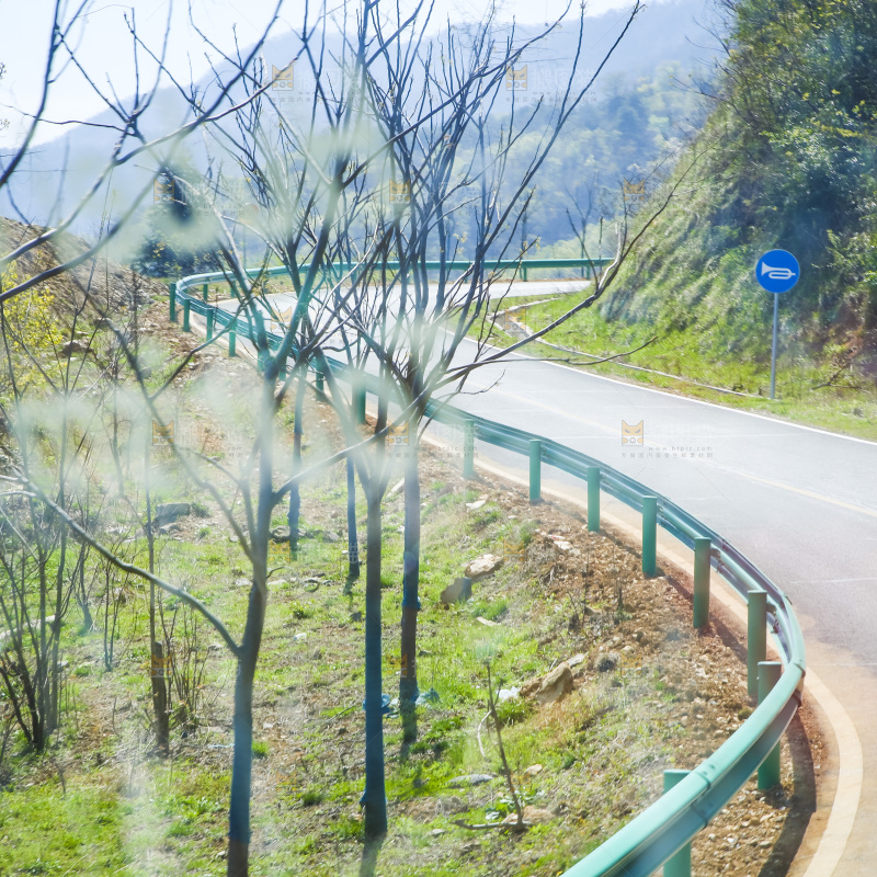 一条盘山公路
